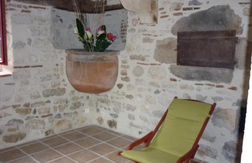 Ebreuil House | Gîte rural à Ébreuil, 4 pers., jardin, animaux admis - FR-1-489-19