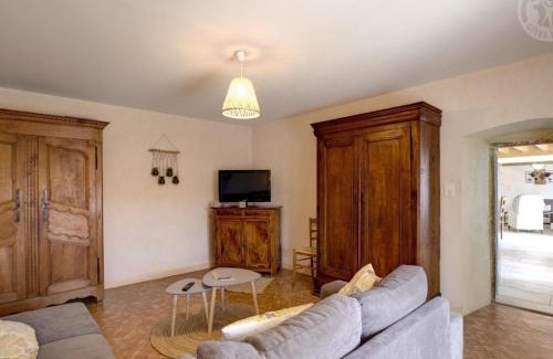 Chalmazel-Jeansagniere House | Gîte rustique rénové à Chalmazel avec grande capacité et jardin - FR-1-496-249