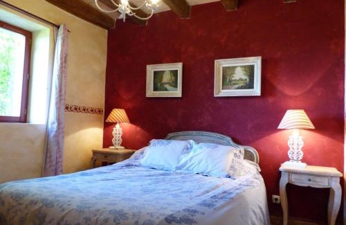 Le Brethon House | Gîte rustique dans la ferme, vue forêt, près étang privé, draps inclus - FR-1-489-238