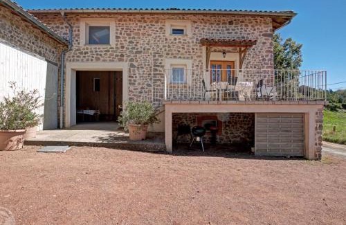 Chirassimont House | Gîte spacieux avec 6 chambres, cheminée et terrain de pétanque en pleine campagne - FR-1-496-65