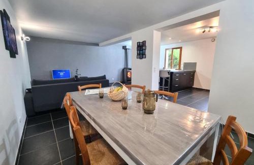 Veranne House | Gîte spacieux avec jardin et climatisation à Véranne - FR-1-496-319