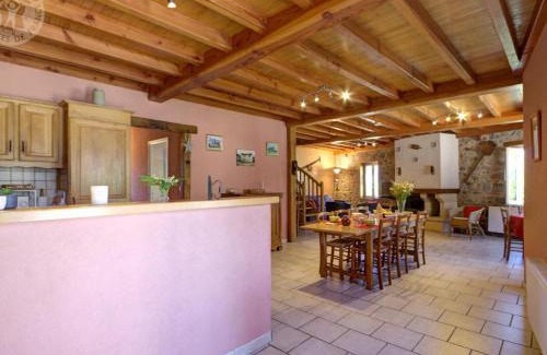 Saint-Romain-d'Urfe House | Gîte spacieux avec cheminée, proche forêt, VTT et randonnées, idéal pour familles et détente - FR-1-496-36