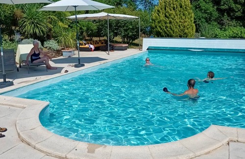 Crespin House | Gîte Tranquille Avec Piscine Partagée