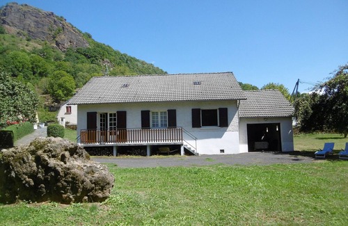 Saint-Projet-de-Salers Villa | Gîte Vallée d'Aspre: location montagne (Cantal- France)