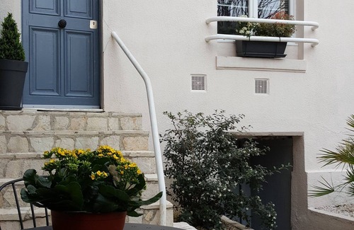 Anatole France Danton Apartment | Gîtes Havrais - Gîte Tellier - Old Center - Apartment with garden