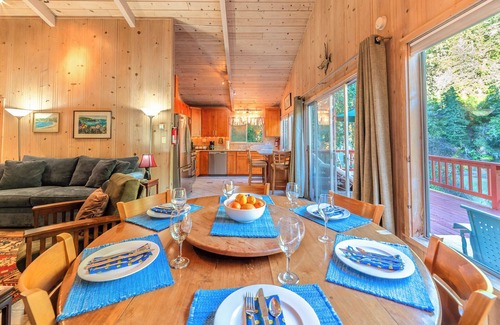 Sebastopol House | G's RiverView~Easygoing Cabin Getaway w/River views Near Golf WiFi/Open Space