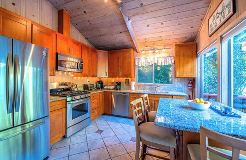 Sebastopol House | G's RiverView~Easygoing Cabin Getaway w/River views Near Golf WiFi/Open Space