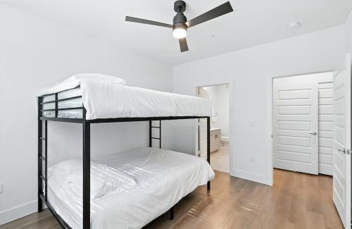 Fort Worth Apartment | G36, 2BR Luxury Stay by Top Golf, Resort Pool & Gym, Near Stockyards