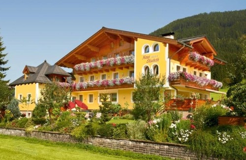 Sankt Martin am Tennengebirge Apartment | Gable apartment /3 bedrooms /shower, WC - Haus Elisabeth
