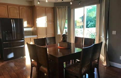 Folsom House | Gallinger · Fabulous Grand Home Pool~Jacuzzi Central Walkable
