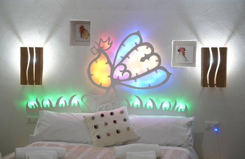 Centro Storico House | GALLO room a symbol of eloquence, trade and gain!