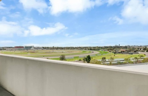 Kensington Apartment | Gallop to Your Getaway