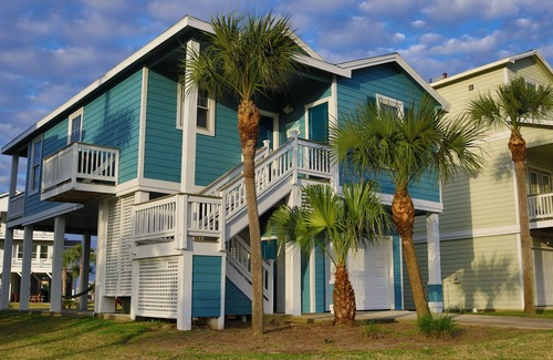 Galveston House | Galveston TX - Pointe West Cottage - Sleeps 10 - Golf Cart Included - Pets Free