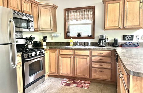 Locust Lake Village Ski Chalet | Game Room, Fire Pit, Close to Hiking& Skiing, Quiet St., Fall in the Mountains