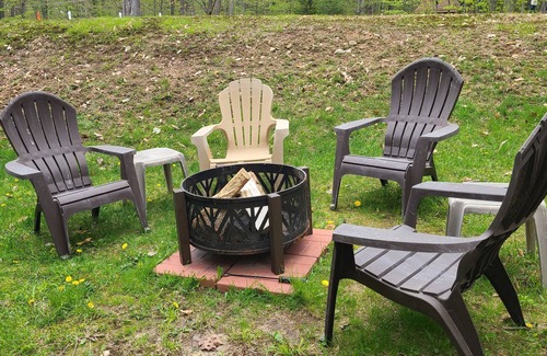 Locust Lake Village Ski Chalet | Game Room, Fire Pit, Close to Hiking& Skiing, Quiet St., Fall in the Mountains