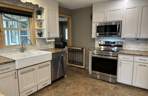 Amery House | Game Room! -Lakefront 5BRM - Huge Yard