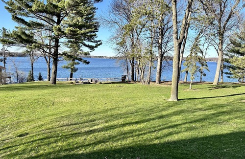 Amery House | Game Room! -Lakefront 5BRM - Huge Yard