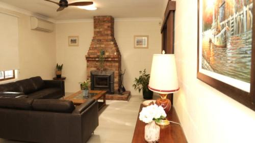 Tea Gardens House | 'gams Road Retreat'