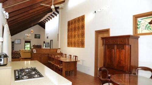 Tea Gardens House | 'gams Road Retreat'