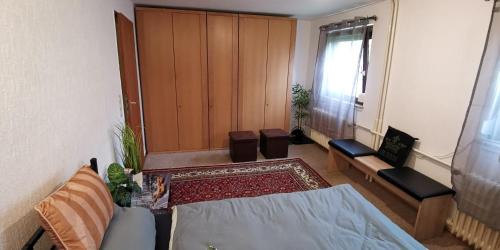 Kassel House | Ganzes Ferienhaus mit privaten Garten, Parkplätzen, Küche, Badezimmer und WC, 4 Schlafzimmer mit 8 Betten, Free WiFi, Top Lage in Kassel, so privat wie zu Hause, ideal für Familien und Kinder