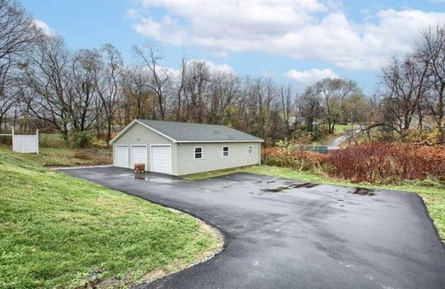 Harrisburg - Hershey Apartment | Garage 1 bedroom charming apt w/ free parking