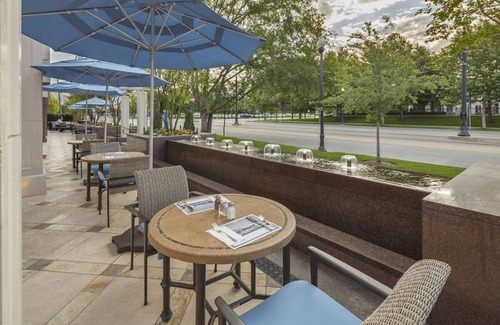 Downtown Salt Lake City Hotel | Garden 2 Queens, Little America, Year-round Pools, Bar, Proximity to Airport