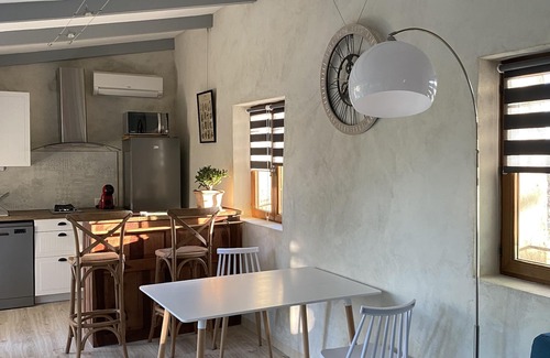 Violes Bed & Breakfast | Garden apartment in chambre d'hôtes with swimming pool