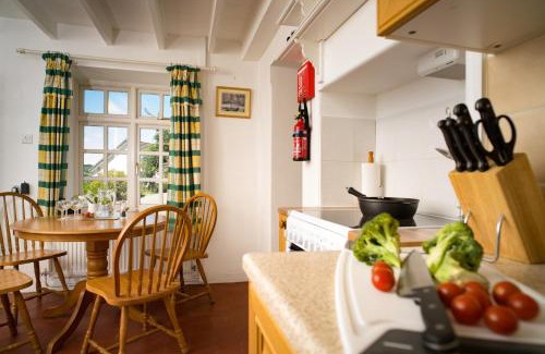 Newcastle Emlyn House | Garden Cottage Newcastle Emlyn