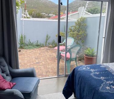 Clovelly House | Garden flat in Fish Hoek