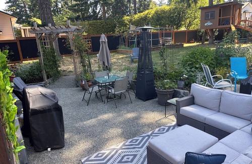 Colwood House | Garden-Level Suite in Quiet Colwood Neighbourhood