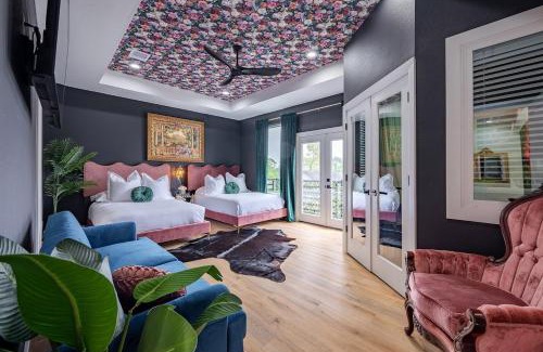 OST - South Union House | Garden of Eden Downtown Getaway - Hot Tub, Game Room, Neon Vibes