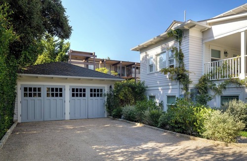Oak Park Cottage | Garden Pied-à-Terre, Downtown A+ Location, 1 Bed 1 Bath, Luxury Guest Suite