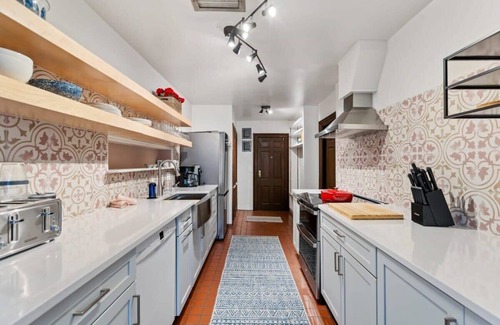 Brooklyn Heights Apartment | Garden Place II by RoveTravel | 4BR Historic Apt