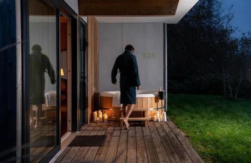 Westenschouwen Cabin | Garden Suites with private Jacuzzi