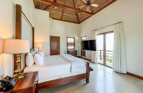 Pristine Bay Hotel | Garden View 1BR Suite at Las Verandas (1)