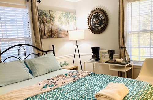 Framingham House | Garden View Private Bedroom w/ 4K 55”TV, Fireplace & Desk