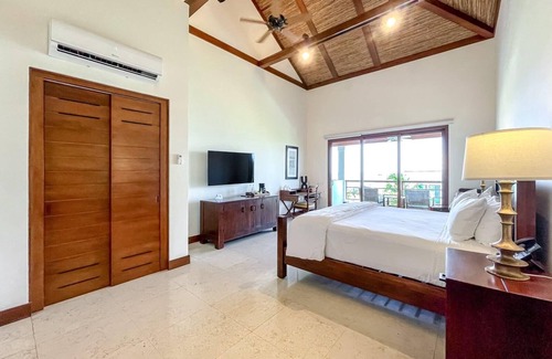 Pristine Bay Hotel | Garden View Standard Room at Las Verandas (2)