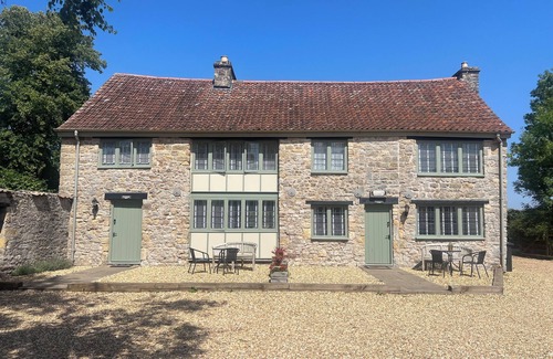Mathern Cottage | Gardener's Cottage – A Timeless Escape Amidst History and Nature in Wales