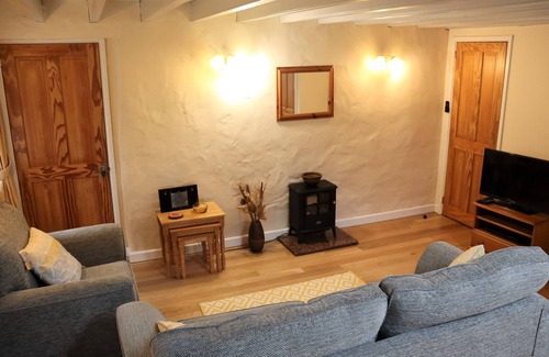 Pembroke Cottage | Gardeners Cottage - sleeps 4 guests in 1 bedroom