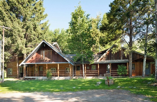 Jardine Cabin | Gardiner Getaway: your cozy cabin near Yellowstone National Park! [Unit 2]