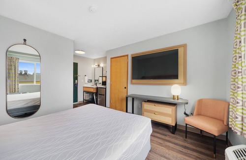Garibaldi Hotel | Garibaldi Inn at the Bay
