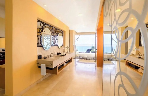 South Shore Hotel Area Resort | Garza Blanca Preserve Resort & Spa - Honeymoon Suite