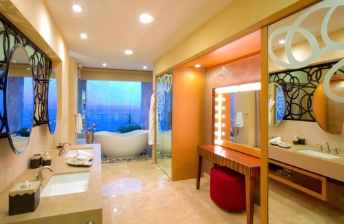 South Shore Hotel Area Resort | Garza Blanca Preserve Resort & Spa - Honeymoon Suite