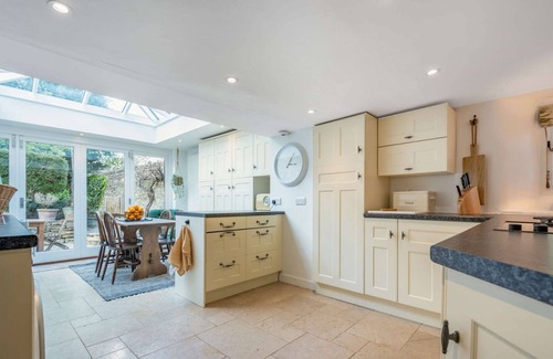 Filkins Cottage | Gassons View - a cottage that sleeps 8 guests in 4 bedrooms