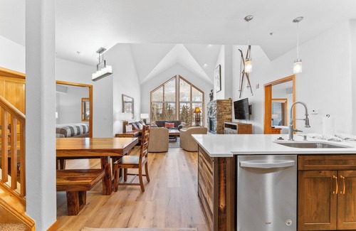 Mountain House Apartment | Gateway #5040 by Summit County Mountain Retreats