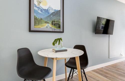 Harvie Heights House | Gateway Suites Single Private Room Near Banff and Canmore