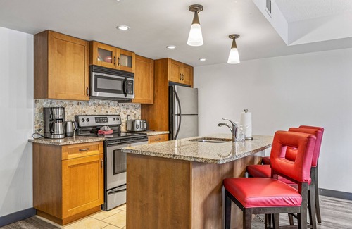 Dead Man's Flats Condo | Gateway to the Rockies! Spacious 3bdrm Suite Canmore/Banff mountain view