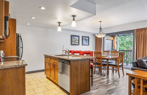 Dead Man's Flats Condo | Gateway to the Rockies! Spacious 3bdrm Suite Canmore/Banff mountain view