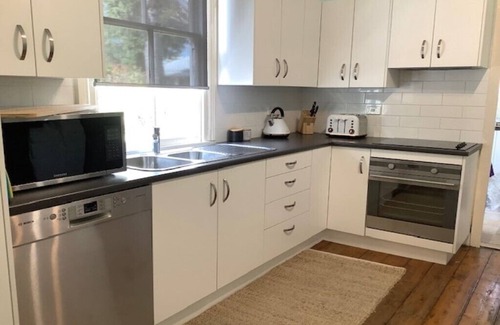 Cessnock Cottage | Gateway to the Vineyards *Jacuzzi* Federation Entertainer home