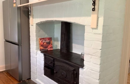 Cessnock Cottage | Gateway to the Vineyards *Jacuzzi* Federation Entertainer home